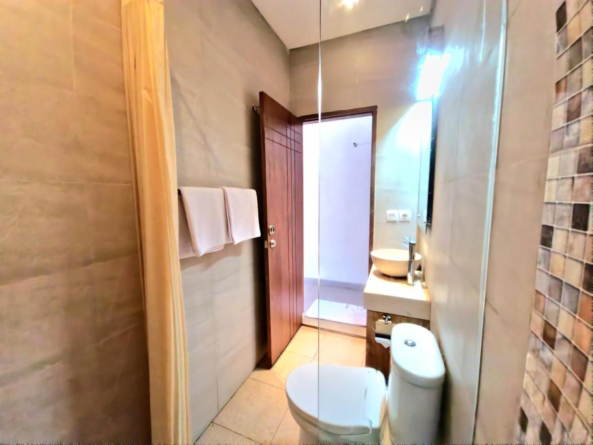 Kamandaka Hostel กูตา ภายนอก รูปภาพ